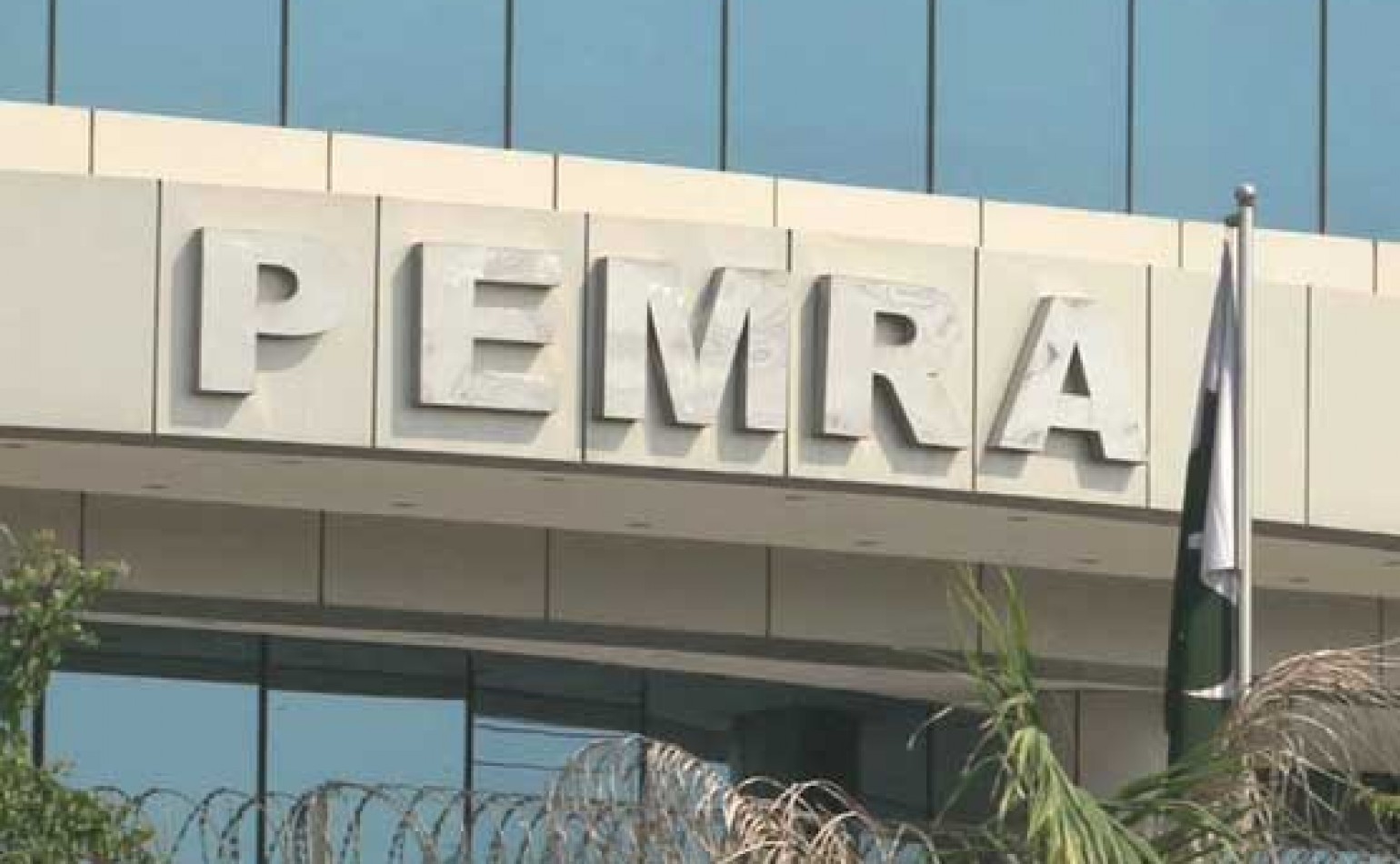 Media Matters for Democracy writes a letter to Pakistan Electronic Media Regulatory Authority to inquire the latest ‘notice’ asking broadcasters to suspend criticism of Saudi Arabia over Mina incident